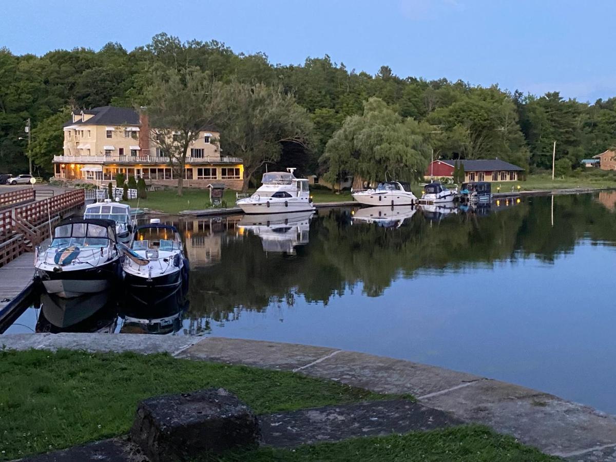 Hotel Kenney Rideau Crosby Bagian luar foto